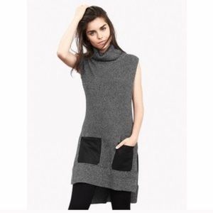 Banana Republic sleeveless turtleneck sweater